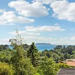 Three-bedroom In Holiday home *